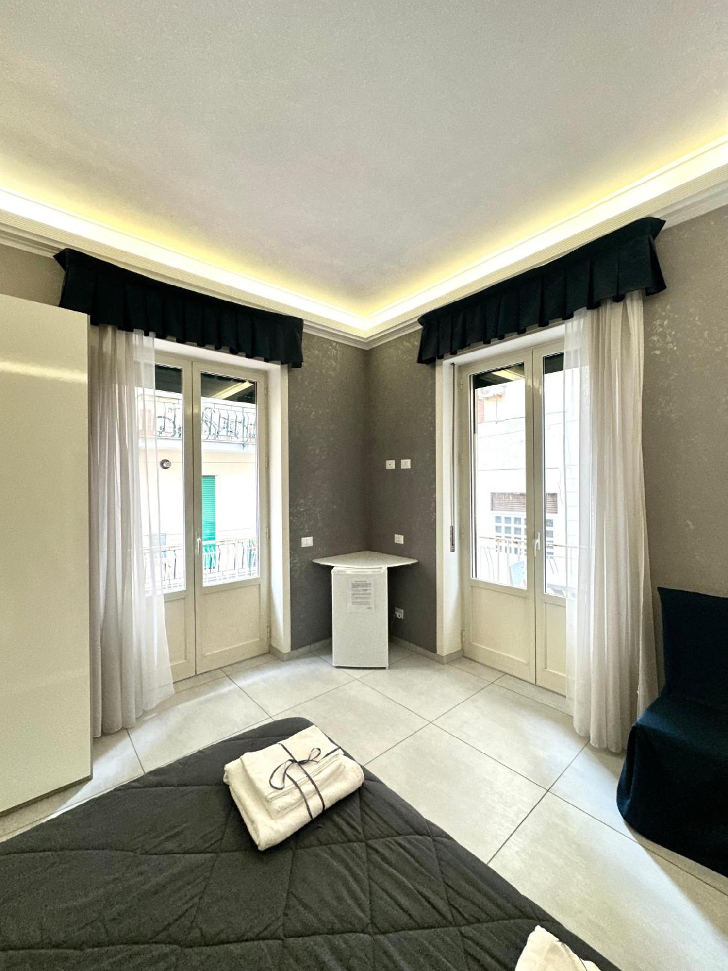 Tuttoincentro Bed & Breakfast Salerno Exterior photo