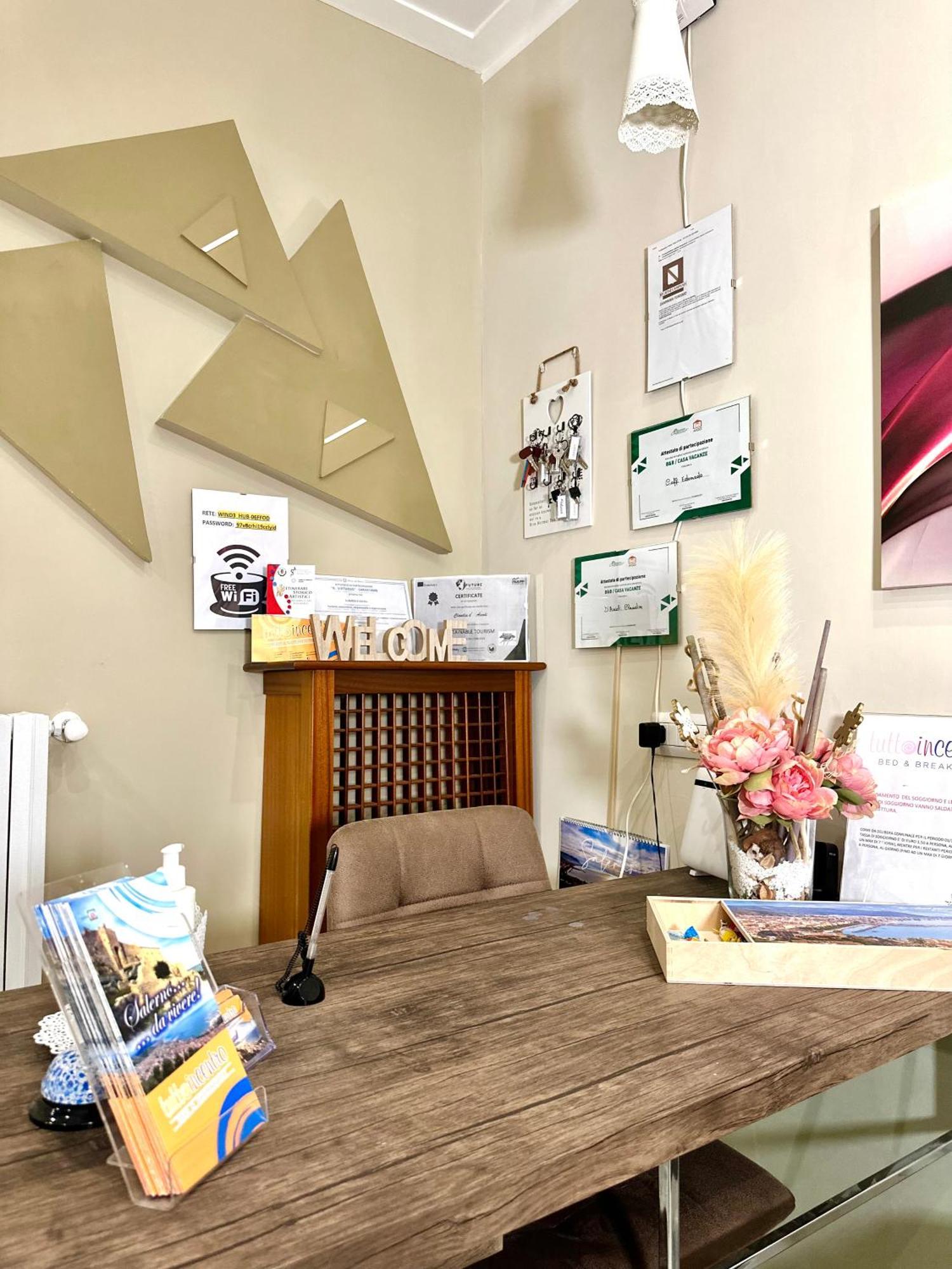 Tuttoincentro Bed & Breakfast Salerno Exterior photo