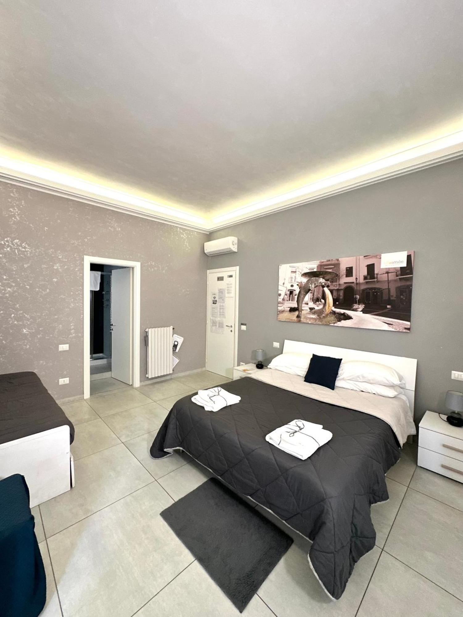 Tuttoincentro Bed & Breakfast Salerno Exterior photo