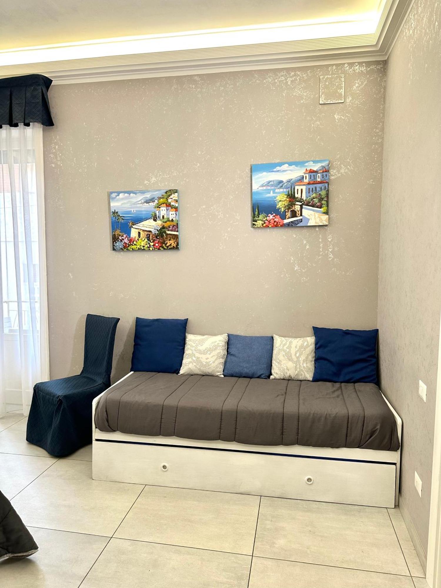 Tuttoincentro Bed & Breakfast Salerno Exterior photo